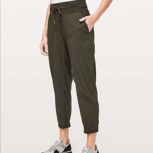 Lululemon Dance Studio Crop *25" NWT